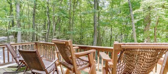 Cabin w/ Deck & Screened-in Porch in New Market!