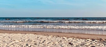 Oak Island Cottage: Minutes to Long Beach!