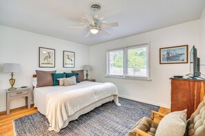 Cottage (2 Bedrooms) | Interior - Oak Island Cottage: Minutes to Long Beach! (Oak Island)