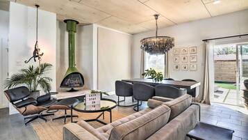 House (4 Bedrooms) | Front of property