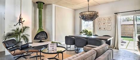 House (4 Bedrooms) | Front of property