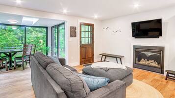 Cottage (2 Bedrooms) | Interior