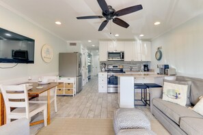 Interior - Private Beach Access: Hilton Head Island Condo! (Hilton Head Island)