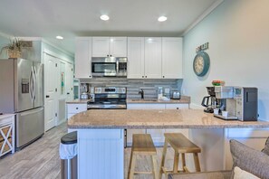 Apartment (1 Bedroom) | Interior - Private Beach Access: Hilton Head Island Condo! (Hilton Head Island)