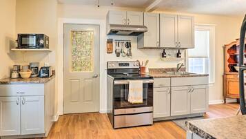 House (2 Bedrooms) | Interior