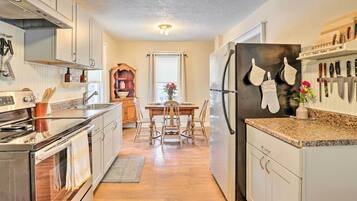 House (2 Bedrooms) | Interior