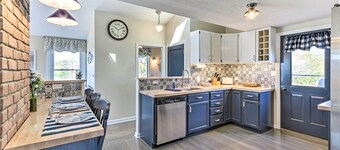 Westbrook Home w/ Ocean Views - Walk to Beach