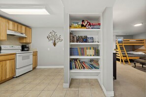 Interior - Spacious Family Home w/ Garage Game Room & Office! (Boise)