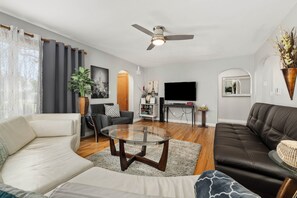 Nhà (4 Bedrooms) | Mặt tiền nơi lưu trú