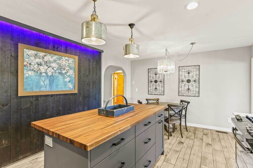 Spacious Family Home w/ Garage Game Room & Office!