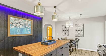 Spacious Family Home w/ Garage Game Room & Office!