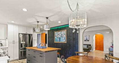 Spacious Family Home w/ Garage Game Room & Office!
