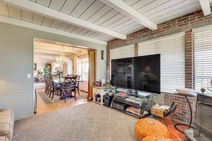 House (3 Bedrooms) | Interior - Mtn-view Hideaway in San Diego County: 2,500 Sq Ft (Valley Center)