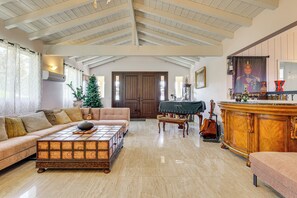 House (3 Bedrooms) | Interior - Mtn-view Hideaway in San Diego County: 2,500 Sq Ft (Valley Center)