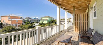 Emerald Isle Vacation Home: Walk to Beach!