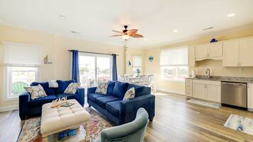 Apartment (3 Bedrooms) | Front of property