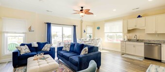 Emerald Isle Vacation Home: Walk to Beach!