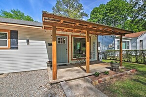 Interior - Walk to Oaklawn Racing: Hot Springs Home! (Hot Springs)