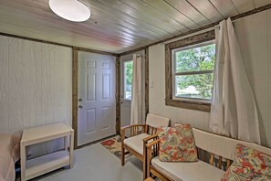 Interior - Walk to Oaklawn Racing: Hot Springs Home! (Hot Springs)