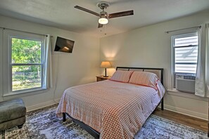 House (3 Bedrooms) | Interior - Walk to Oaklawn Racing: Hot Springs Home! (Hot Springs)