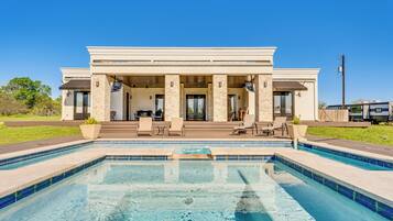 Villa (3 Bedrooms) | Front of property