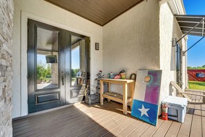 Villa (3 Bedrooms) | Interior - Stunning Ranch Villa: Private Pool & Hot Tub! (Weimar)