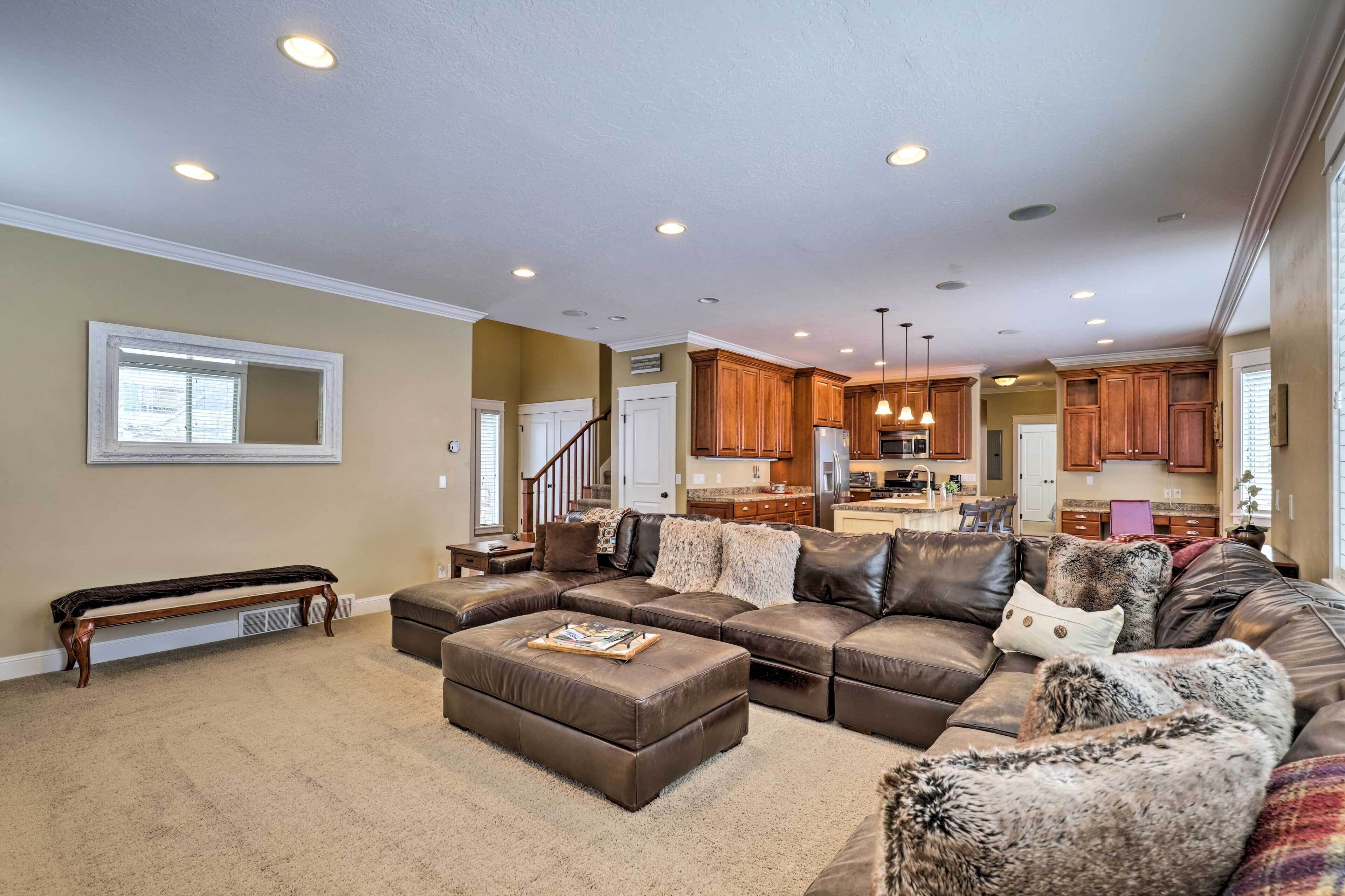 House (5 Bedrooms) | Interior