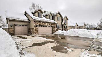 House (5 Bedrooms) | Interior