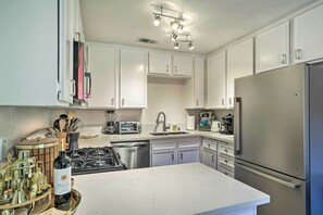 Apartment (2 Bedrooms) | Interior - Mid-century Modern Gem: 1 Mi to Palm Springs! (Palm Springs)