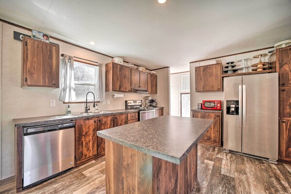 Private kitchen - Asheville Area Home Near Blue Ridge Mountains (Leicester)