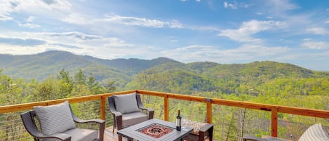 House (4 Bedrooms) | Front of property