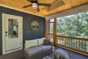 Interior - Escape w/ Hot Tub, Mtn Views: 5 Mi to Urban Trail (Asheville)