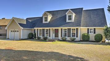 House (4 Bedrooms) | Front of property