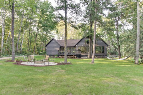 Breezy Point Cabin: Deck w/ Golf Course Views!