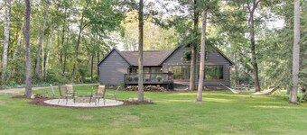 Breezy Point Cabin: Deck w/ Golf Course Views!