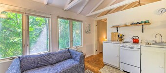 Couples Getaway Near Beaches: Northport Cottage