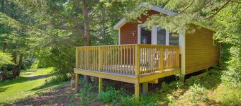 Couples Getaway Near Beaches: Northport Cottage