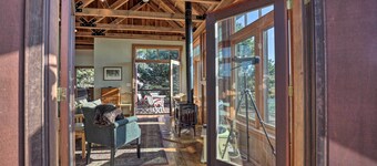 Romantic Ridgetop Escape w/ Hot Tub Near Mendocino