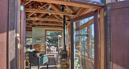 Romantic Ridgetop Escape w/ Hot Tub Near Mendocino