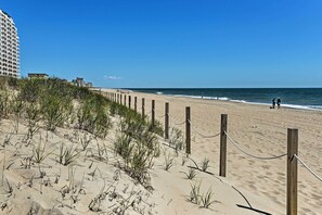 Apartment (1 Bedroom) | Interior - Steps to Sand & Surf: Beachfront Gem in Ocean City (Ocean City)