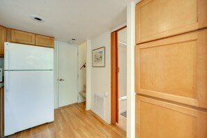 Interior - Fredericksburg Cabin Rental on a 27-acre Winery! (Fredericksburg)