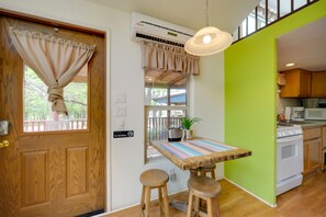 Microwave, oven, stovetop, paper towels - Fredericksburg Cabin Rental on a 27-acre Winery! (Fredericksburg)