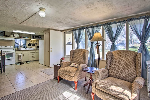 House (2 Bedrooms) | Interior - 2 Mi to Downtown Knoxville: Cozy Home w/ Patio (Knoxville)