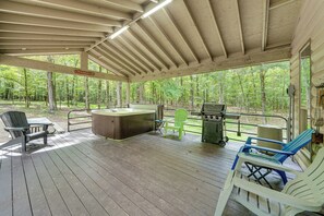 House (3 Bedrooms) | Interior - Broken Bow Getaway: Hot Tub, Grill & Fire Pit (Broken Bow)