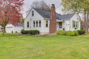 House (4 Bedrooms) | Interior - Cozy Cottage in Historic Village: Near Cedar Point (Milan)