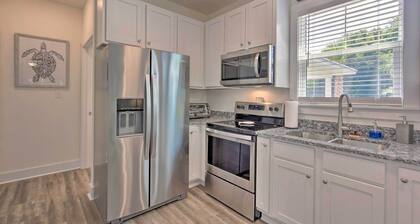 Bright Condo w/ Pool, 3 Blocks to Santa Rosa Beach