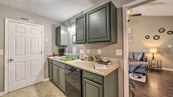 Micro-ondes, four, plaque de cuisson, lave-vaisselle