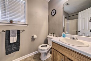 Bathtub - Charming Clarksville Home w/ Yard & Fire Pit! (Clarksville)