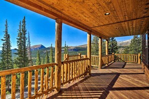 Interior - Fairplay Cabin w/ Wraparound Deck & Mountain Views (Fairplay)