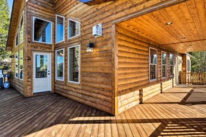 Interior - Fairplay Cabin w/ Wraparound Deck & Mountain Views (Fairplay)